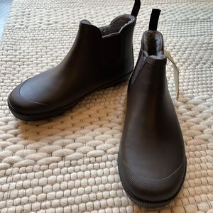 BRAND NEW. Tretorn Strala Vinter Sherpa Lined Mens Rain/Snow Boots